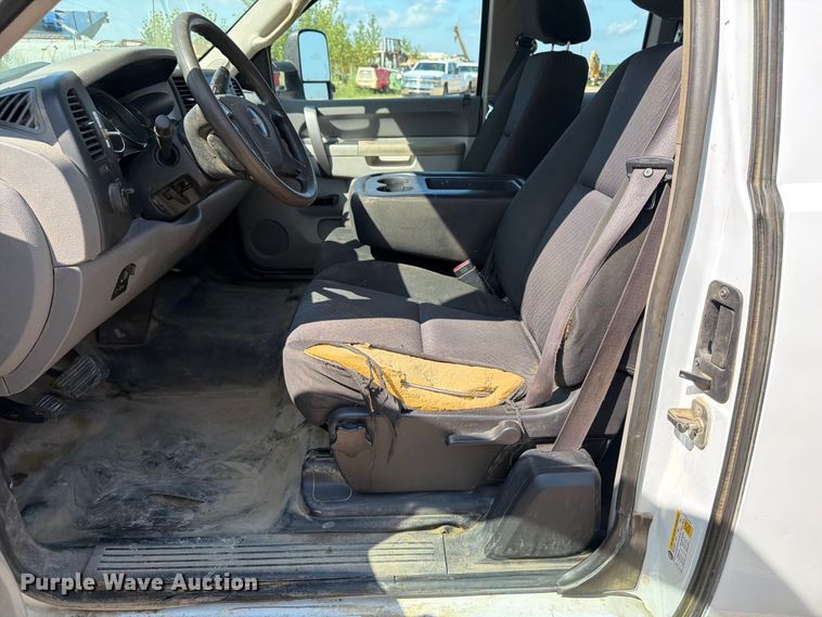 image for item FB5900 2011 GMC Sierra 2500HD Ext. Cab pickup truck