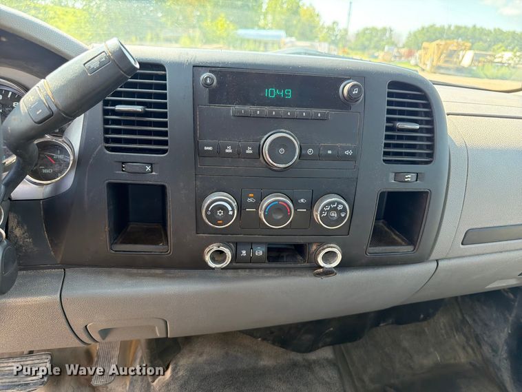 image for item FB5900 2011 GMC Sierra 2500HD Ext. Cab pickup truck