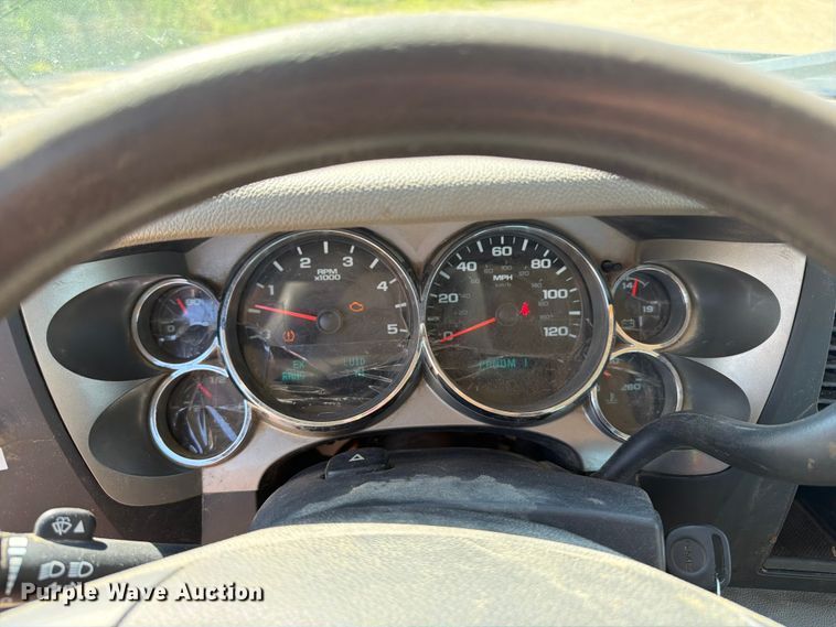 image for item FB5900 2011 GMC Sierra 2500HD Ext. Cab pickup truck