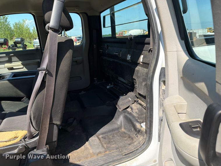 image for item FB5900 2011 GMC Sierra 2500HD Ext. Cab pickup truck