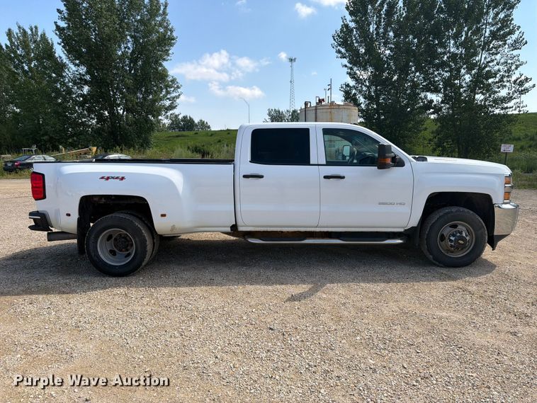 image for item FB5901 2016 Chevrolet Silverado 3500HD Crew Cab pickup truck