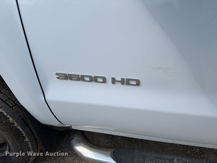 image for item FB5901 2016 Chevrolet Silverado 3500HD Crew Cab pickup truck