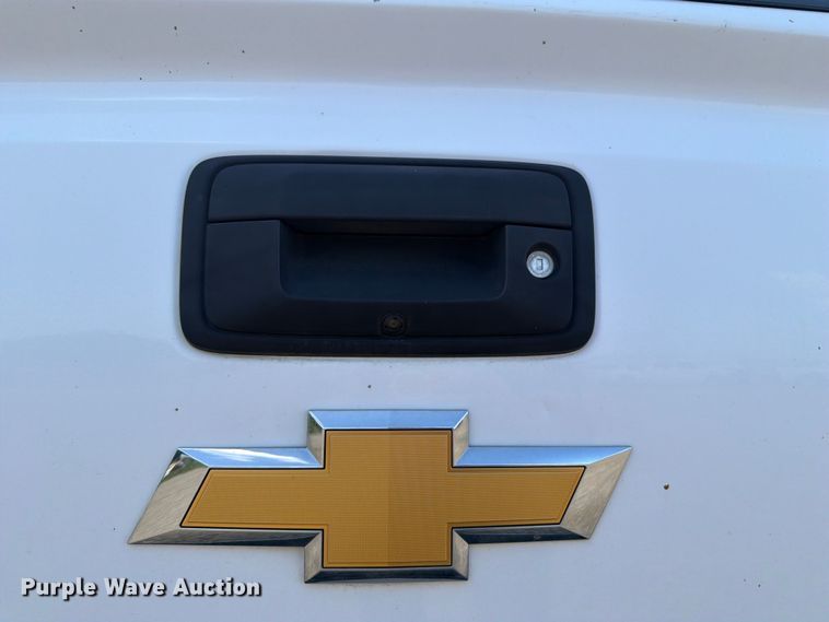 image for item FB5901 2016 Chevrolet Silverado 3500HD Crew Cab pickup truck