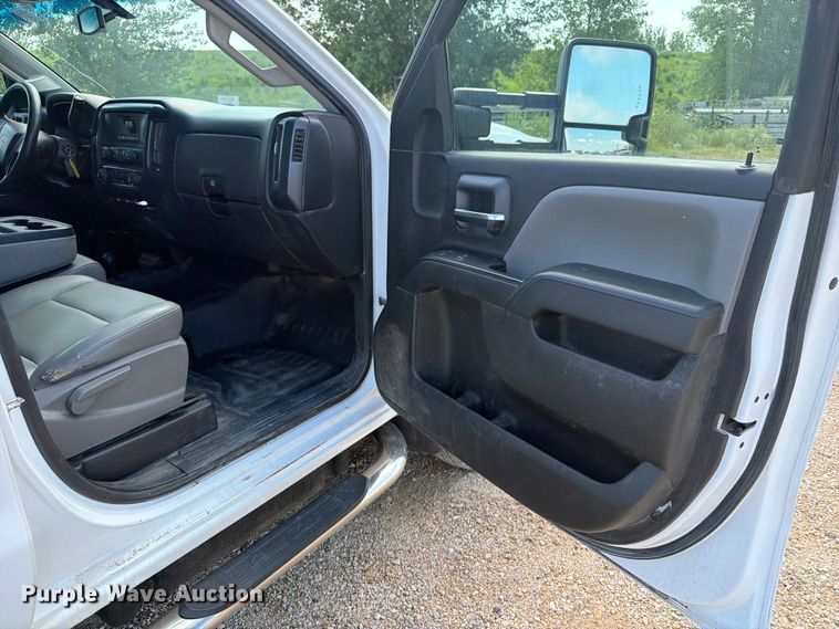 image for item FB5901 2016 Chevrolet Silverado 3500HD Crew Cab pickup truck
