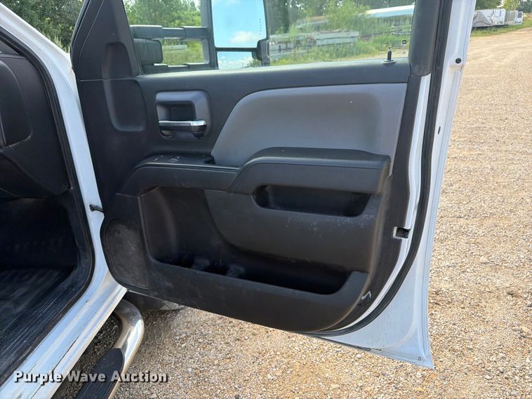image for item FB5901 2016 Chevrolet Silverado 3500HD Crew Cab pickup truck