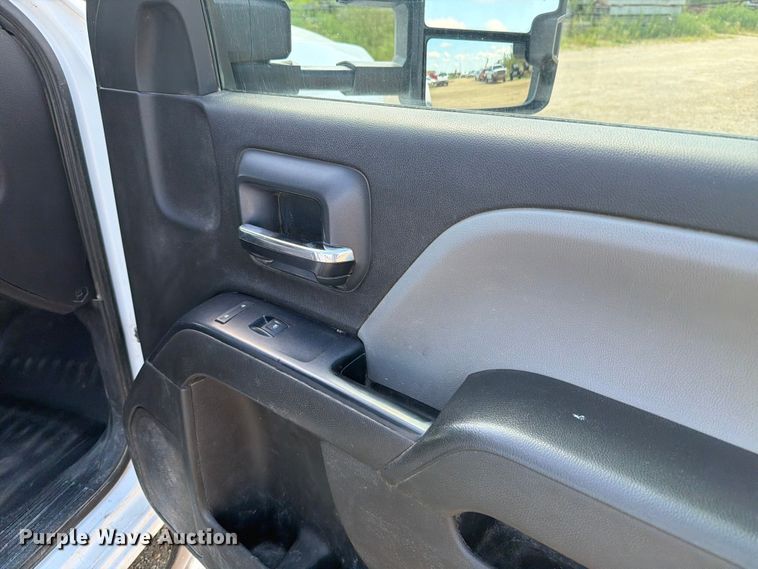 image for item FB5901 2016 Chevrolet Silverado 3500HD Crew Cab pickup truck