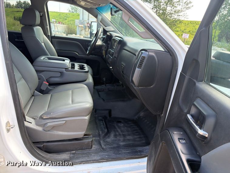 image for item FB5901 2016 Chevrolet Silverado 3500HD Crew Cab pickup truck