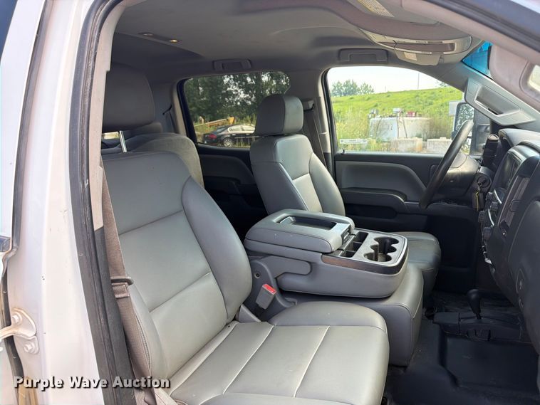 image for item FB5901 2016 Chevrolet Silverado 3500HD Crew Cab pickup truck