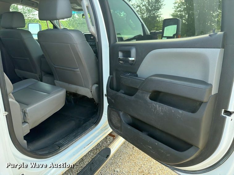 image for item FB5901 2016 Chevrolet Silverado 3500HD Crew Cab pickup truck
