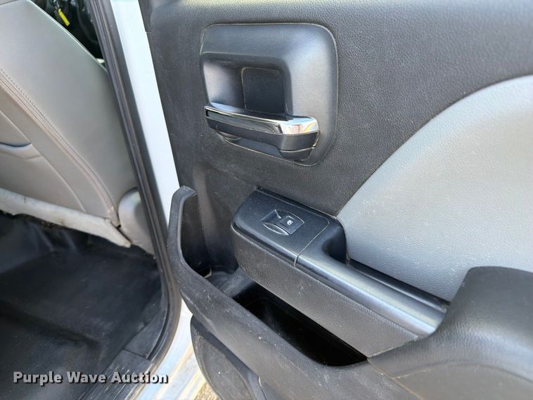 image for item FB5901 2016 Chevrolet Silverado 3500HD Crew Cab pickup truck