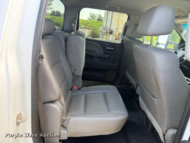 image for item FB5901 2016 Chevrolet Silverado 3500HD Crew Cab pickup truck