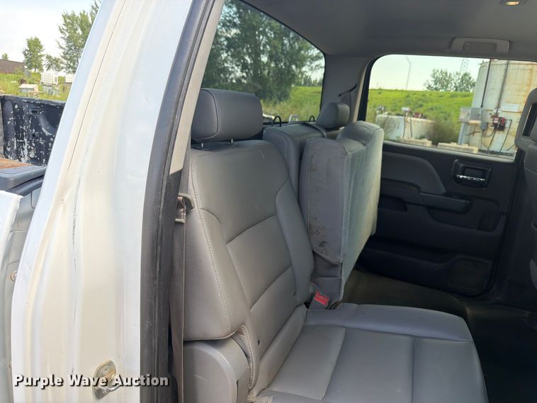 image for item FB5901 2016 Chevrolet Silverado 3500HD Crew Cab pickup truck
