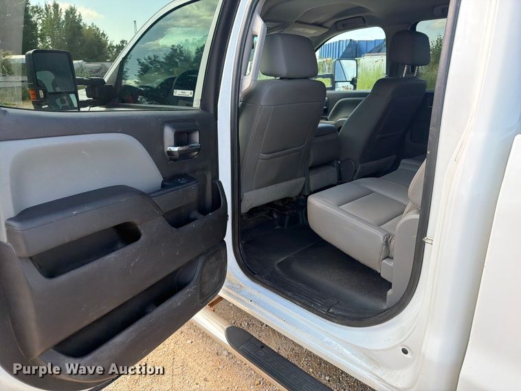 image for item FB5901 2016 Chevrolet Silverado 3500HD Crew Cab pickup truck