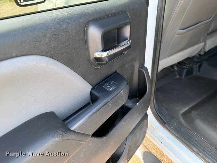 image for item FB5901 2016 Chevrolet Silverado 3500HD Crew Cab pickup truck