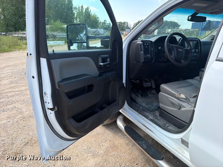 image for item FB5901 2016 Chevrolet Silverado 3500HD Crew Cab pickup truck