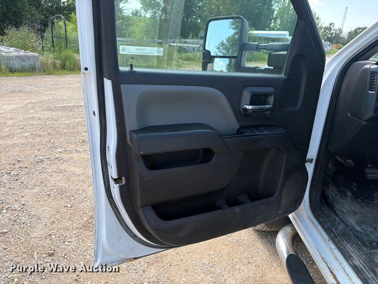 image for item FB5901 2016 Chevrolet Silverado 3500HD Crew Cab pickup truck