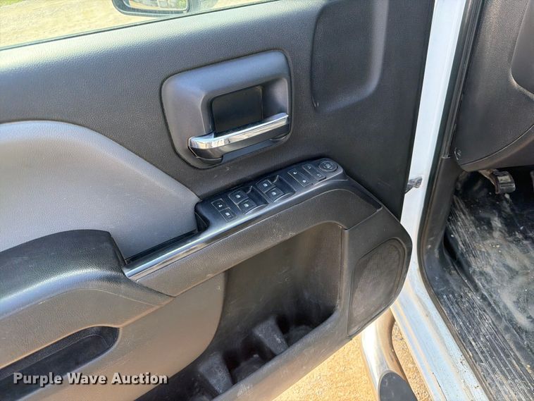 image for item FB5901 2016 Chevrolet Silverado 3500HD Crew Cab pickup truck