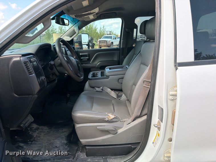 image for item FB5901 2016 Chevrolet Silverado 3500HD Crew Cab pickup truck