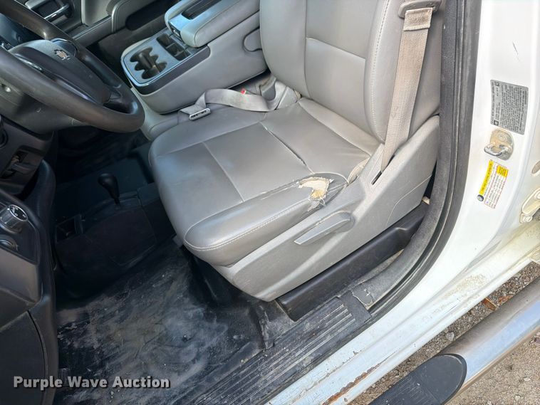 image for item FB5901 2016 Chevrolet Silverado 3500HD Crew Cab pickup truck