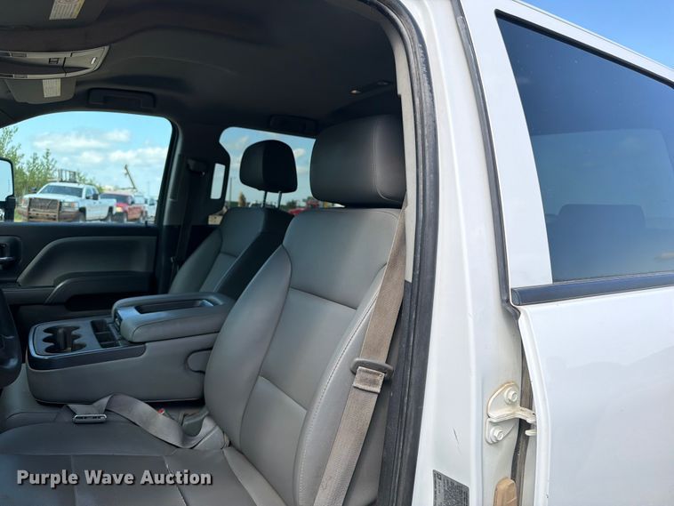 image for item FB5901 2016 Chevrolet Silverado 3500HD Crew Cab pickup truck