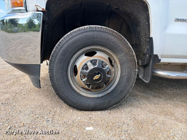 image for item FB5901 2016 Chevrolet Silverado 3500HD Crew Cab pickup truck
