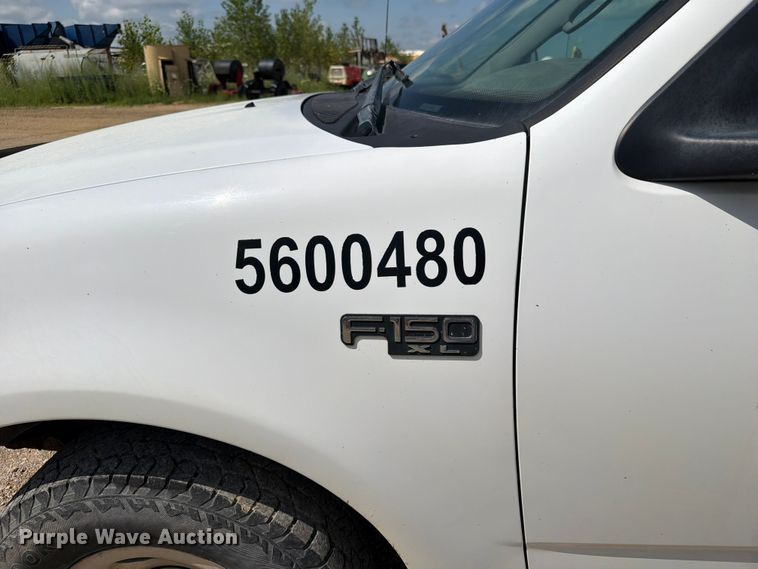 image for item FB5905 2004 Ford F150 pickup truck