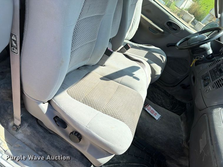 image for item FB5905 2004 Ford F150 pickup truck