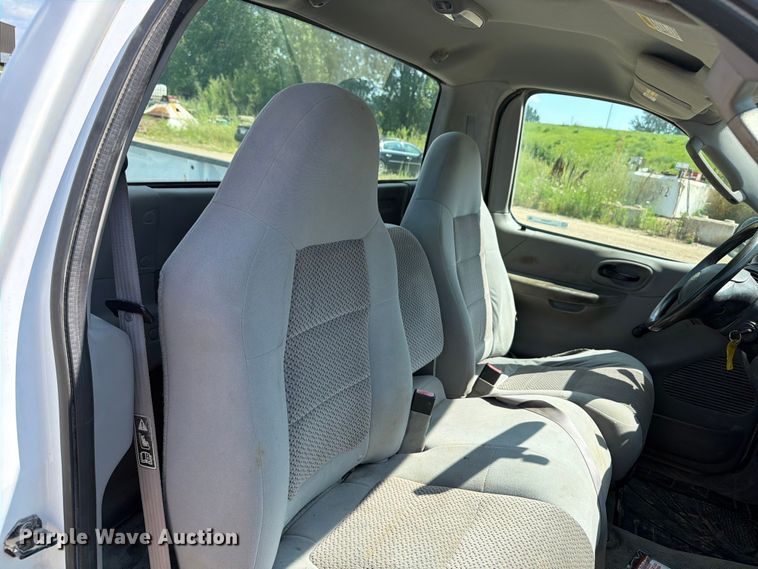 image for item FB5905 2004 Ford F150 pickup truck