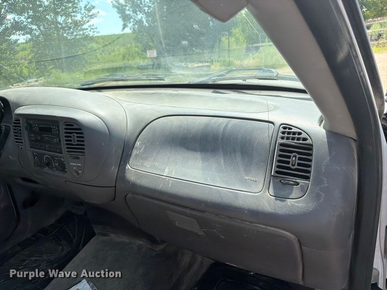 image for item FB5905 2004 Ford F150 pickup truck