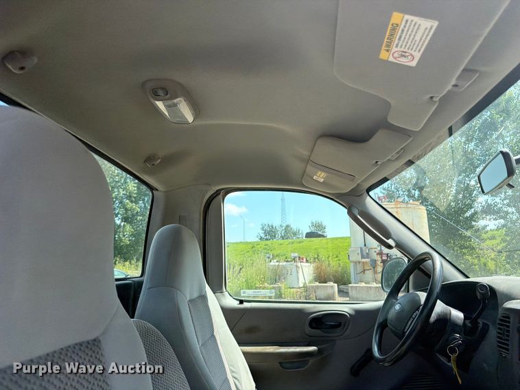 image for item FB5905 2004 Ford F150 pickup truck