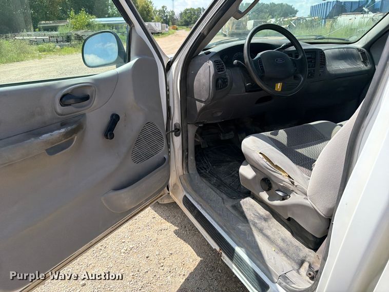 image for item FB5905 2004 Ford F150 pickup truck