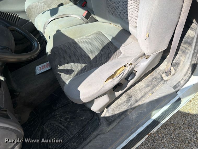 image for item FB5905 2004 Ford F150 pickup truck