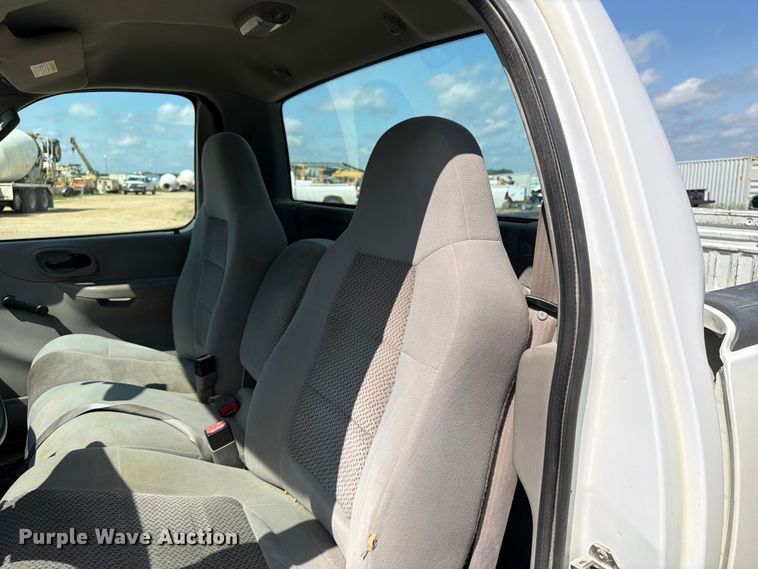 image for item FB5905 2004 Ford F150 pickup truck