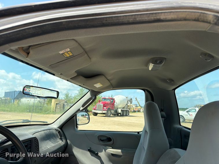 image for item FB5905 2004 Ford F150 pickup truck