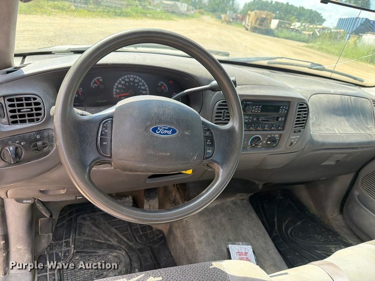 image for item FB5905 2004 Ford F150 pickup truck
