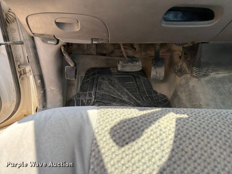 image for item FB5905 2004 Ford F150 pickup truck