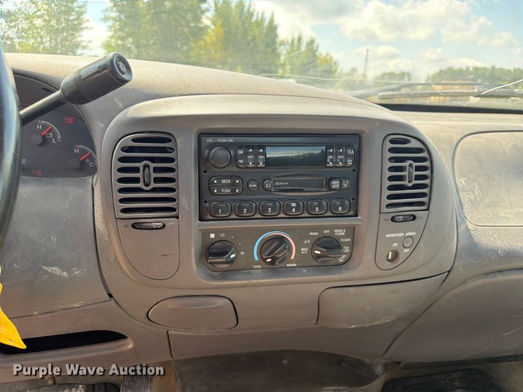 image for item FB5905 2004 Ford F150 pickup truck