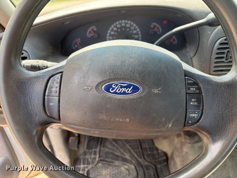 image for item FB5905 2004 Ford F150 pickup truck