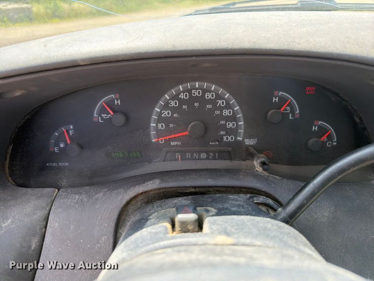 image for item FB5905 2004 Ford F150 pickup truck