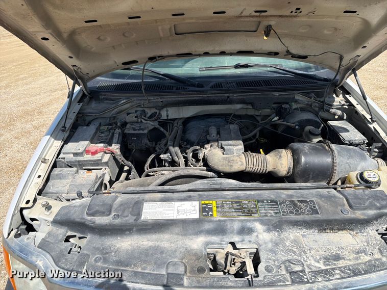 image for item FB5905 2004 Ford F150 pickup truck