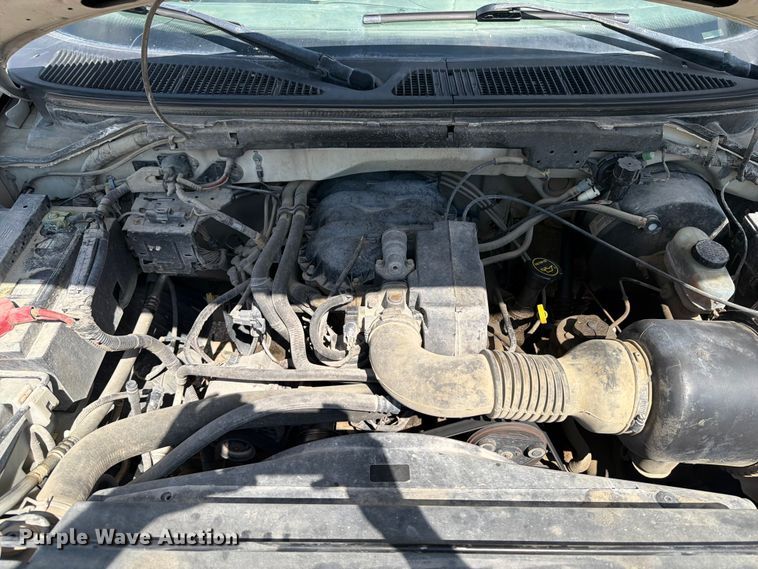 image for item FB5905 2004 Ford F150 pickup truck