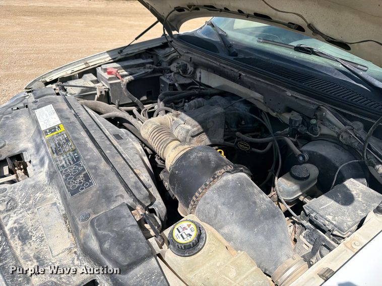 image for item FB5905 2004 Ford F150 pickup truck