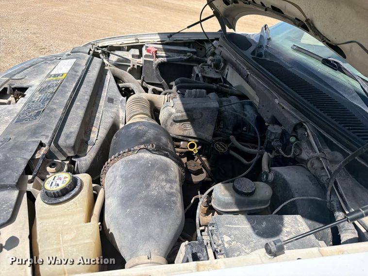 image for item FB5905 2004 Ford F150 pickup truck