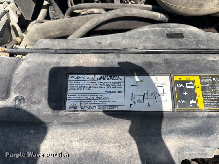 image for item FB5905 2004 Ford F150 pickup truck