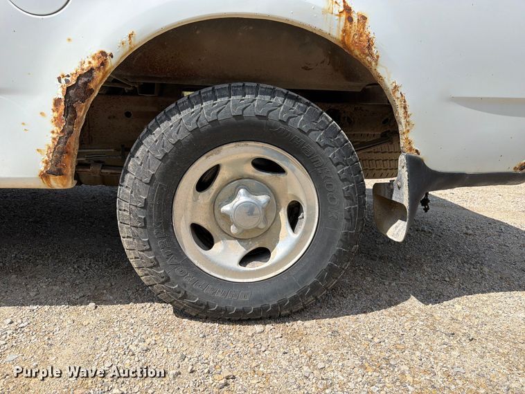 image for item FB5905 2004 Ford F150 pickup truck