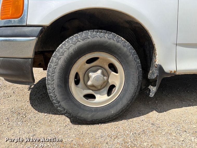 image for item FB5905 2004 Ford F150 pickup truck