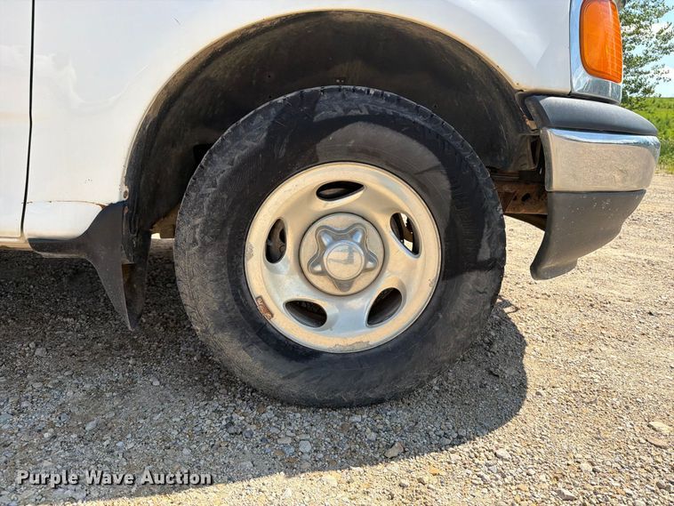 image for item FB5905 2004 Ford F150 pickup truck