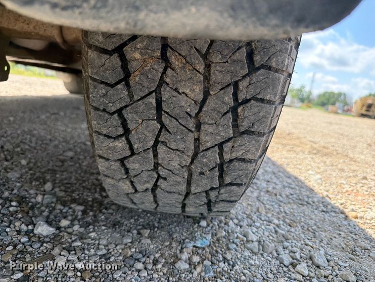image for item FB5905 2004 Ford F150 pickup truck