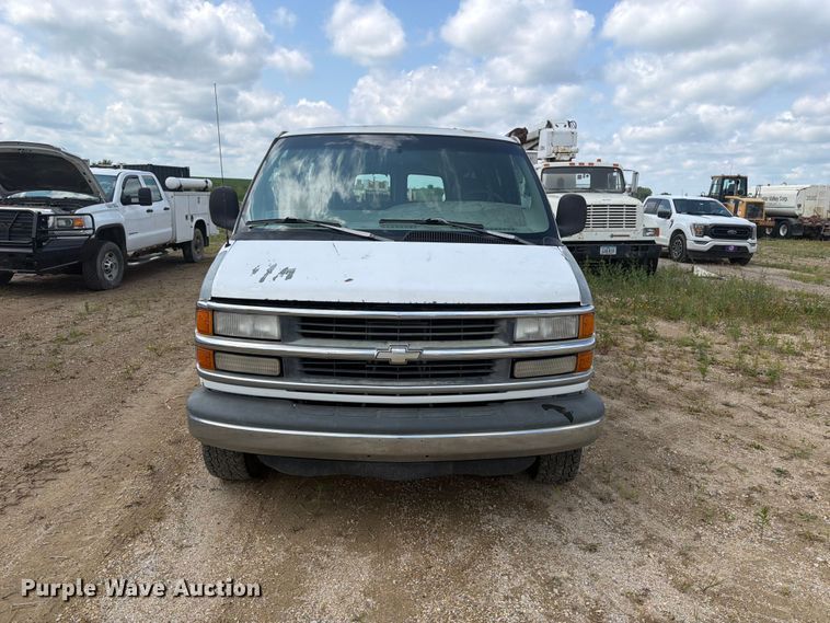 image for item FB5911 1999 Chevrolet Express 3500 van