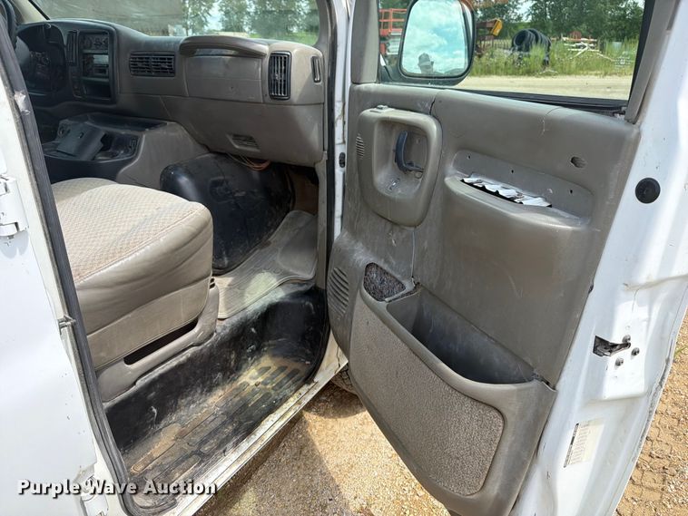 image for item FB5911 1999 Chevrolet Express 3500 van